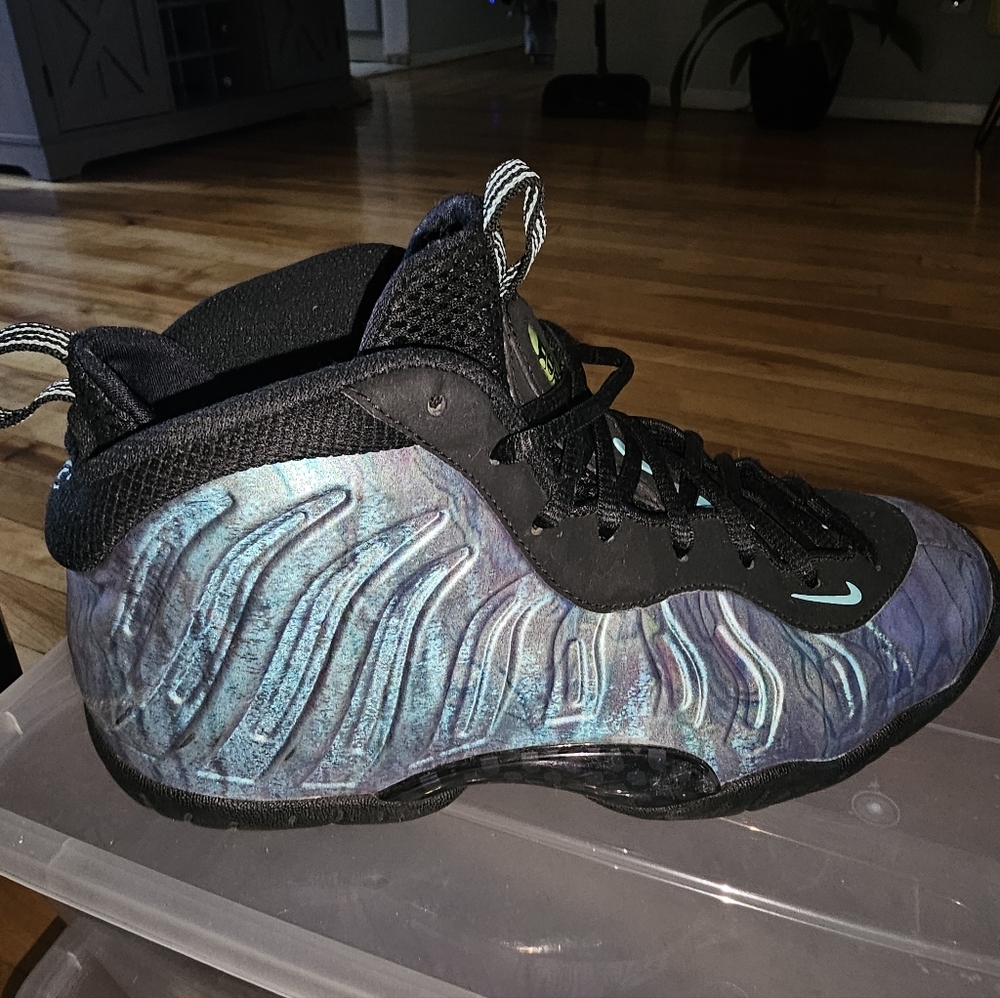Rare Foamposites blue/ purple swirl, very well kept size 6 youth/ womens 7 1/2